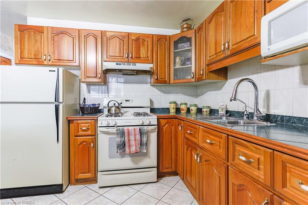 29 Albemarle Street, Brantford, ON - Indoor Photo Showing Kitchen With Double Sink
