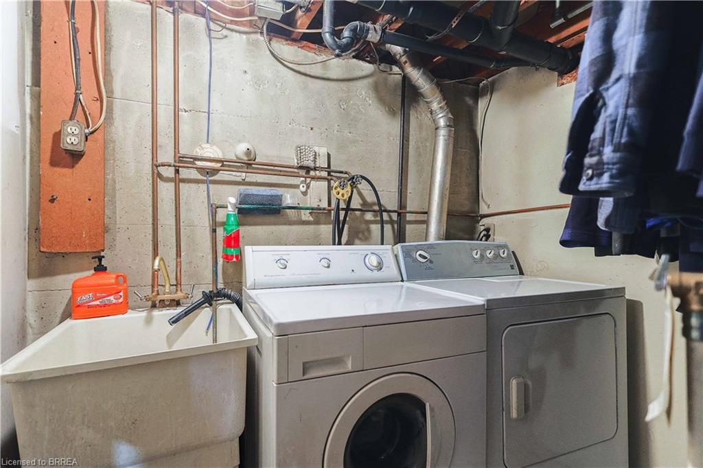 29 Albemarle Street, Brantford, ON - Indoor Photo Showing Laundry Room