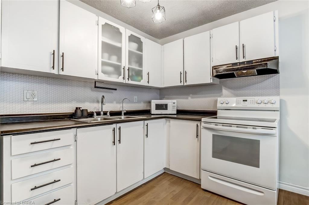 6-24 Coachwood Road, Brantford, ON - Indoor Photo Showing Kitchen With Double Sink