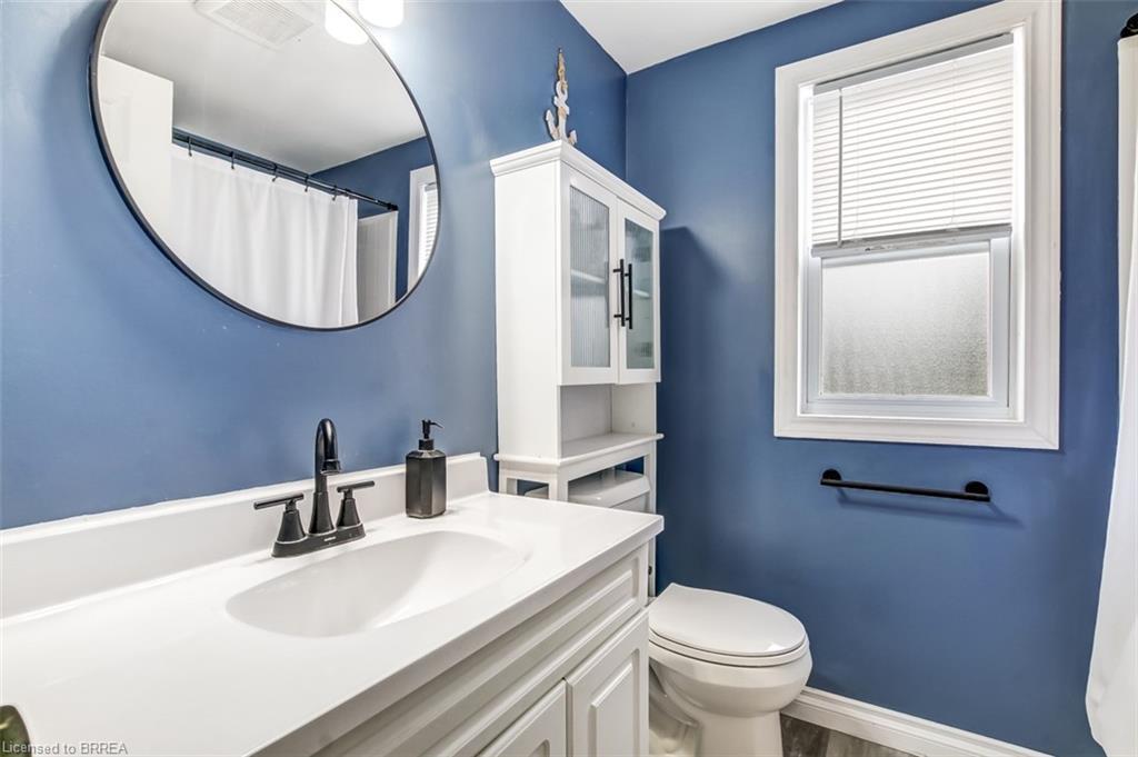 6-24 Coachwood Road, Brantford, ON - Indoor Photo Showing Bathroom