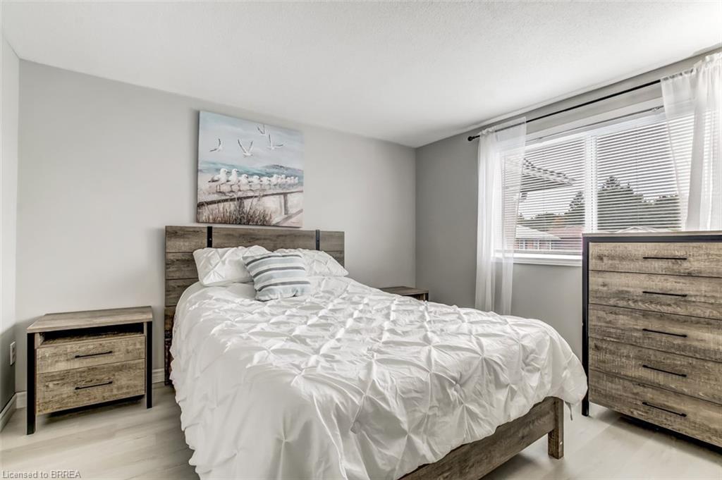 6-24 Coachwood Road, Brantford, ON - Indoor Photo Showing Bedroom