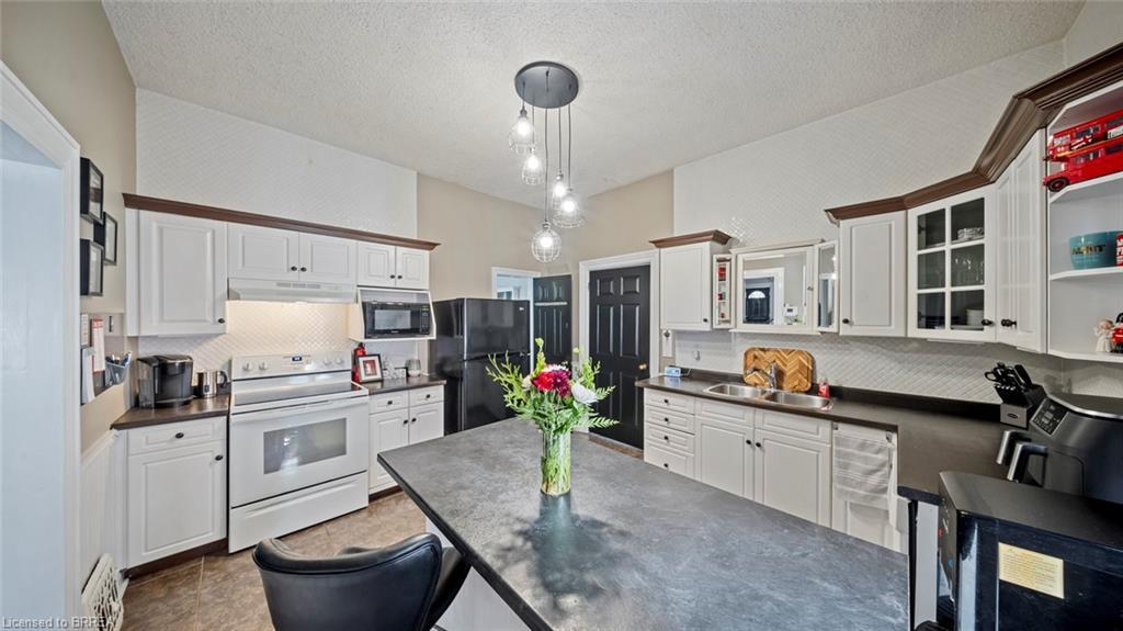 73 Superior Street, Brantford, ON - Indoor Photo Showing Kitchen