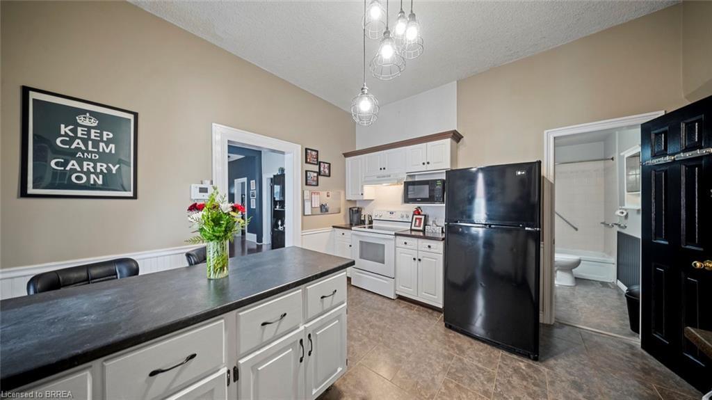 73 Superior Street, Brantford, ON - Indoor Photo Showing Kitchen