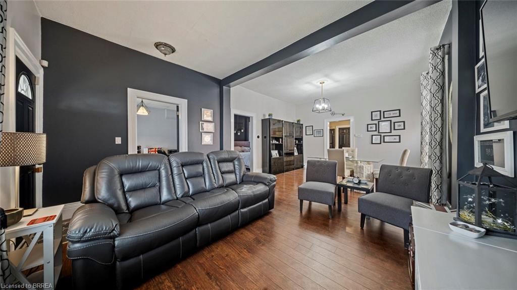 73 Superior Street, Brantford, ON - Indoor Photo Showing Living Room