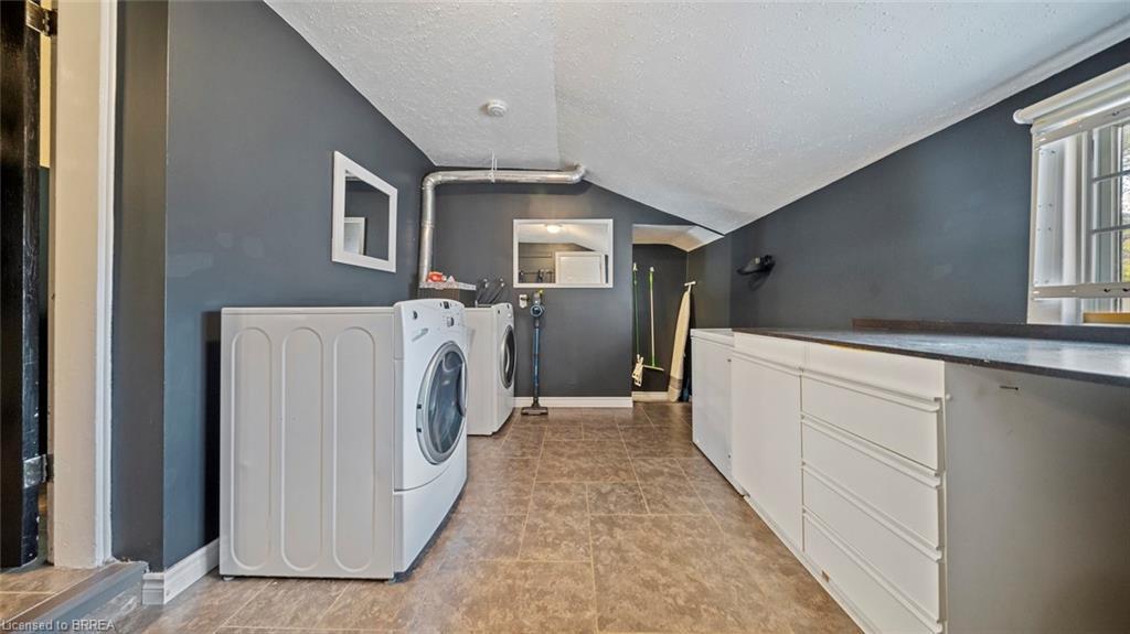 73 Superior Street, Brantford, ON - Indoor Photo Showing Laundry Room