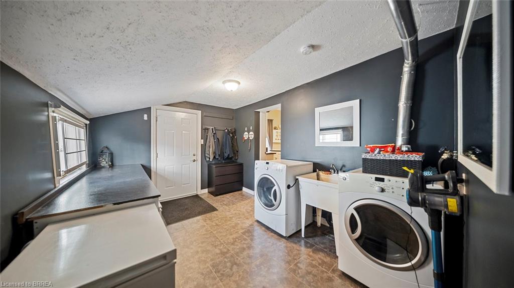 73 Superior Street, Brantford, ON - Indoor Photo Showing Laundry Room