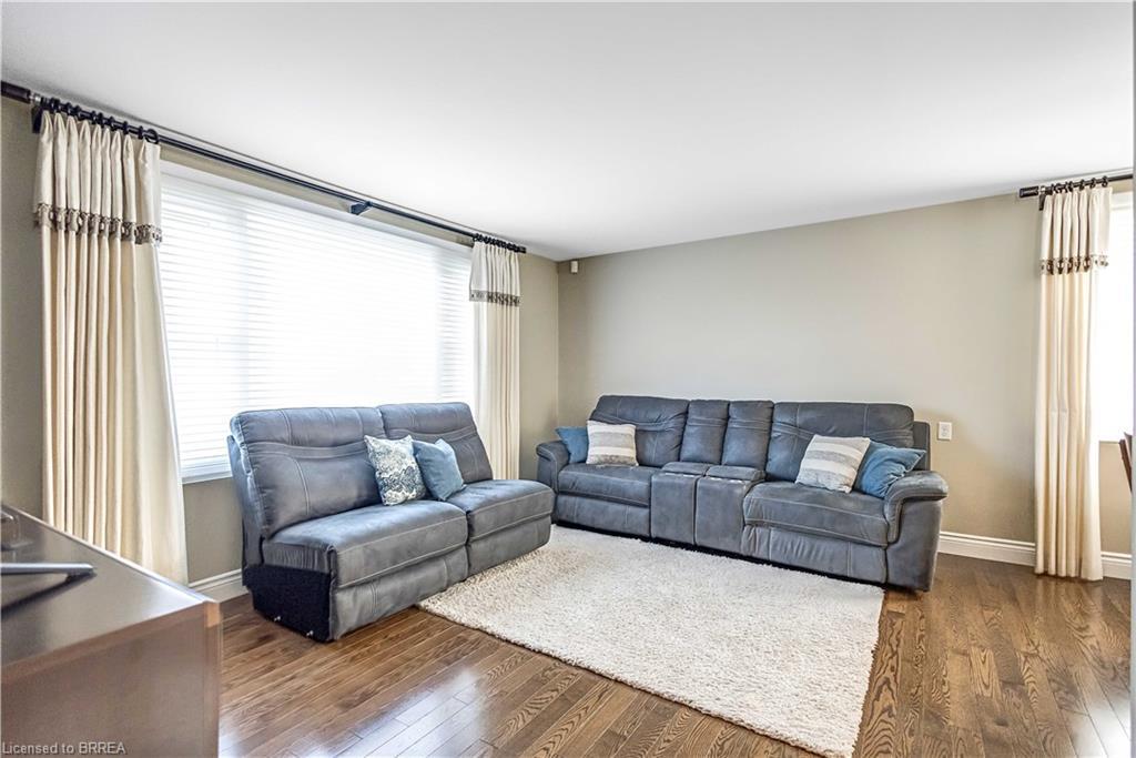 330 Thames Street S, Ingersoll, ON - Indoor Photo Showing Living Room