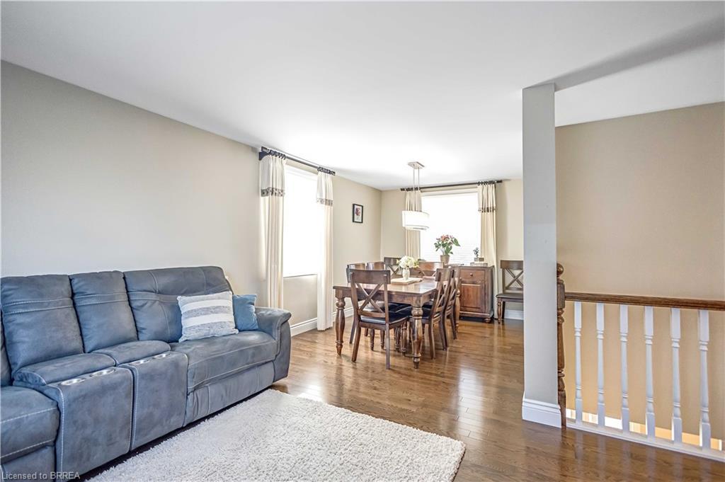 330 Thames Street S, Ingersoll, ON - Indoor Photo Showing Living Room