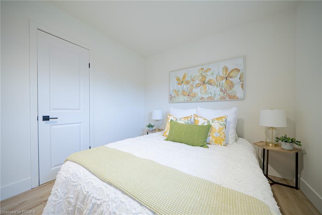 37 Rowanwood Avenue, Brantford, ON - Indoor Photo Showing Bedroom