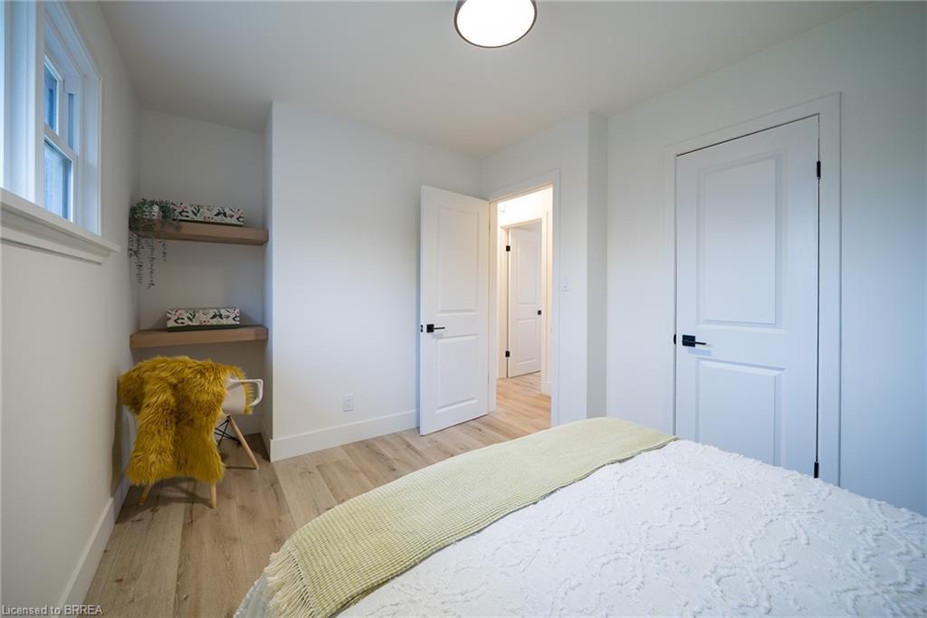 37 Rowanwood Avenue, Brantford, ON - Indoor Photo Showing Bedroom