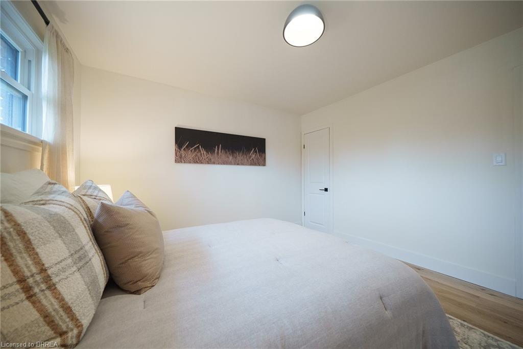 37 Rowanwood Avenue, Brantford, ON - Indoor Photo Showing Bedroom