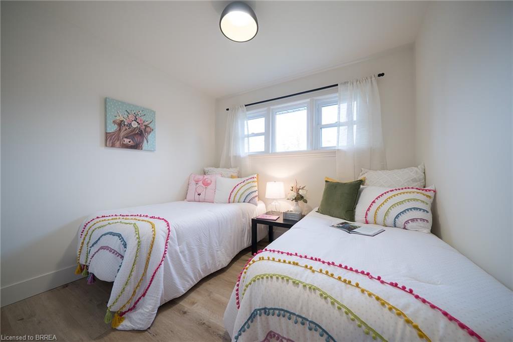 37 Rowanwood Avenue, Brantford, ON - Indoor Photo Showing Bedroom