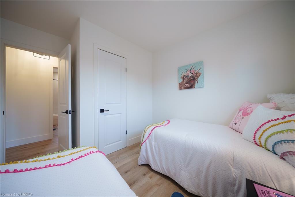 37 Rowanwood Avenue, Brantford, ON - Indoor Photo Showing Bedroom