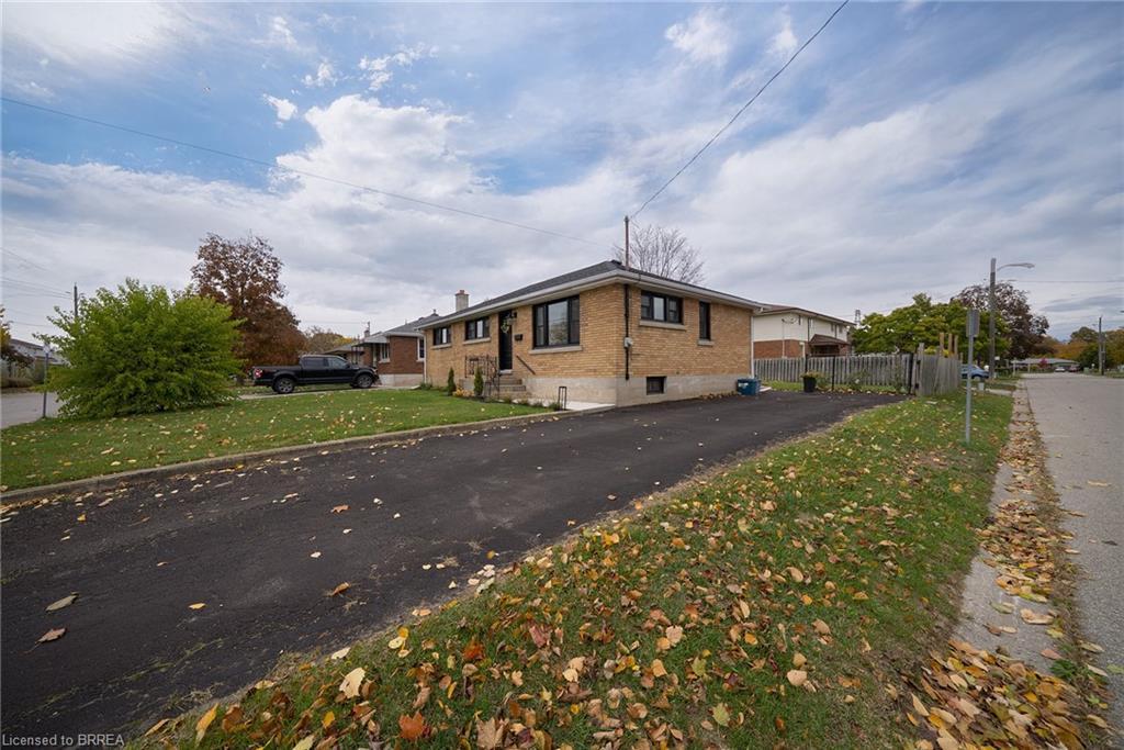 37 Rowanwood Avenue, Brantford, ON - Outdoor