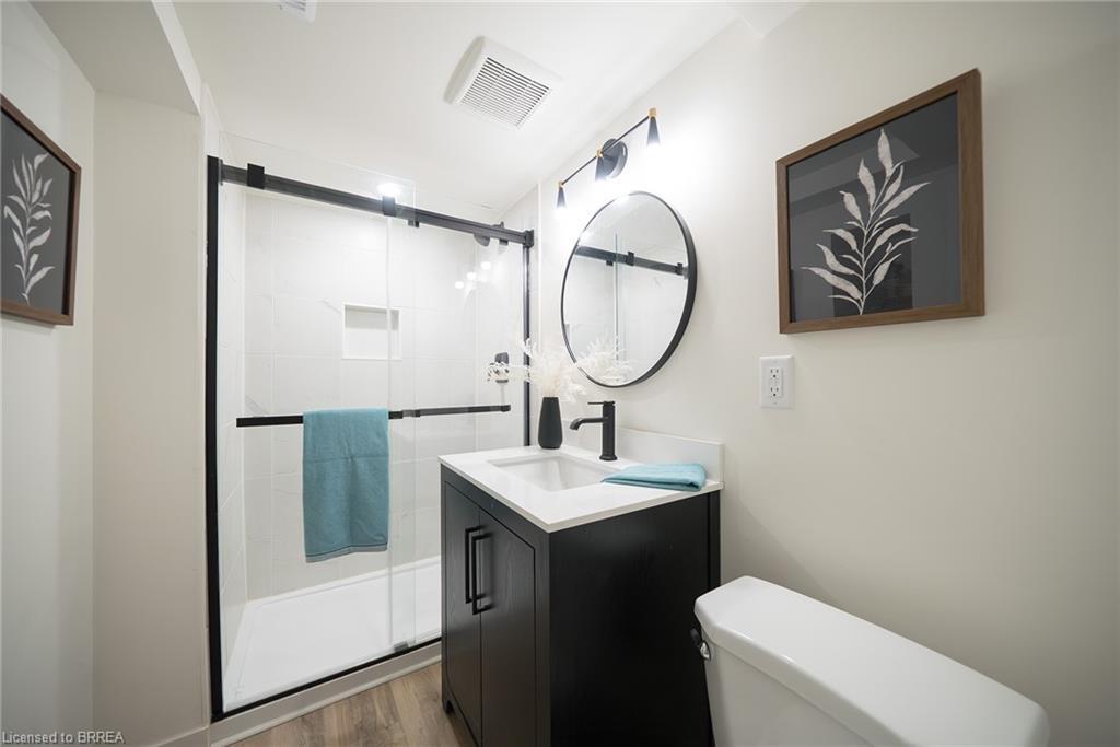 37 Rowanwood Avenue, Brantford, ON - Indoor Photo Showing Bathroom