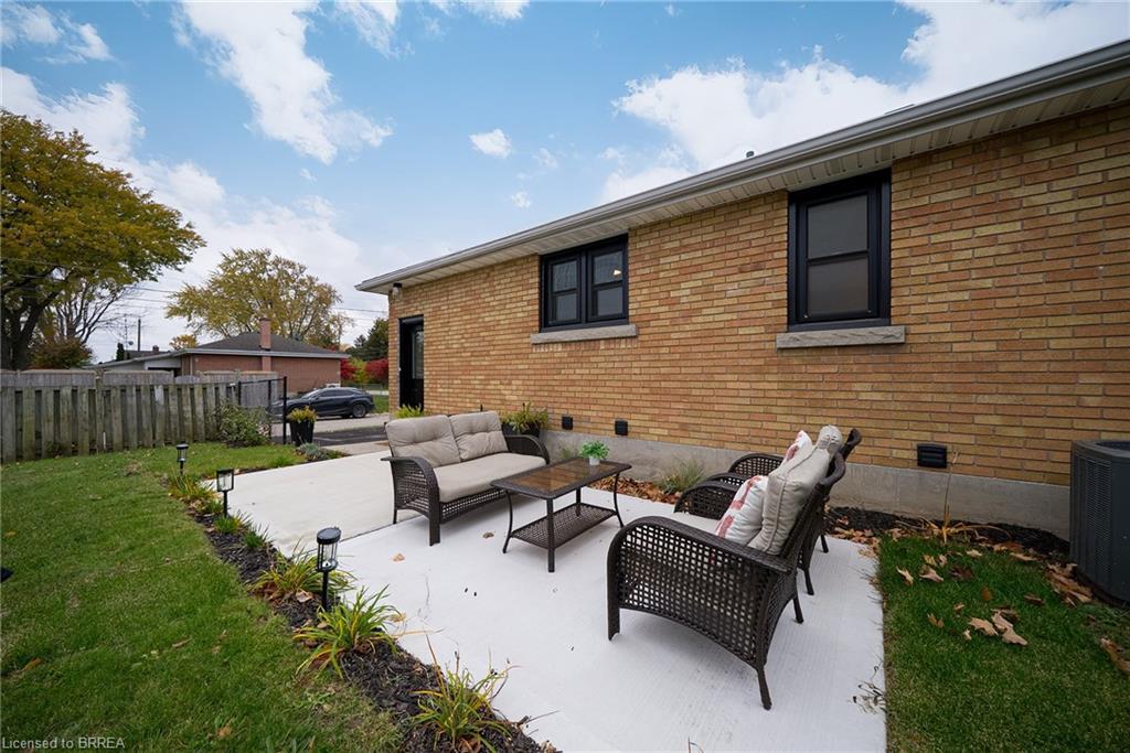 37 Rowanwood Avenue, Brantford, ON - Outdoor With Deck Patio Veranda With Exterior