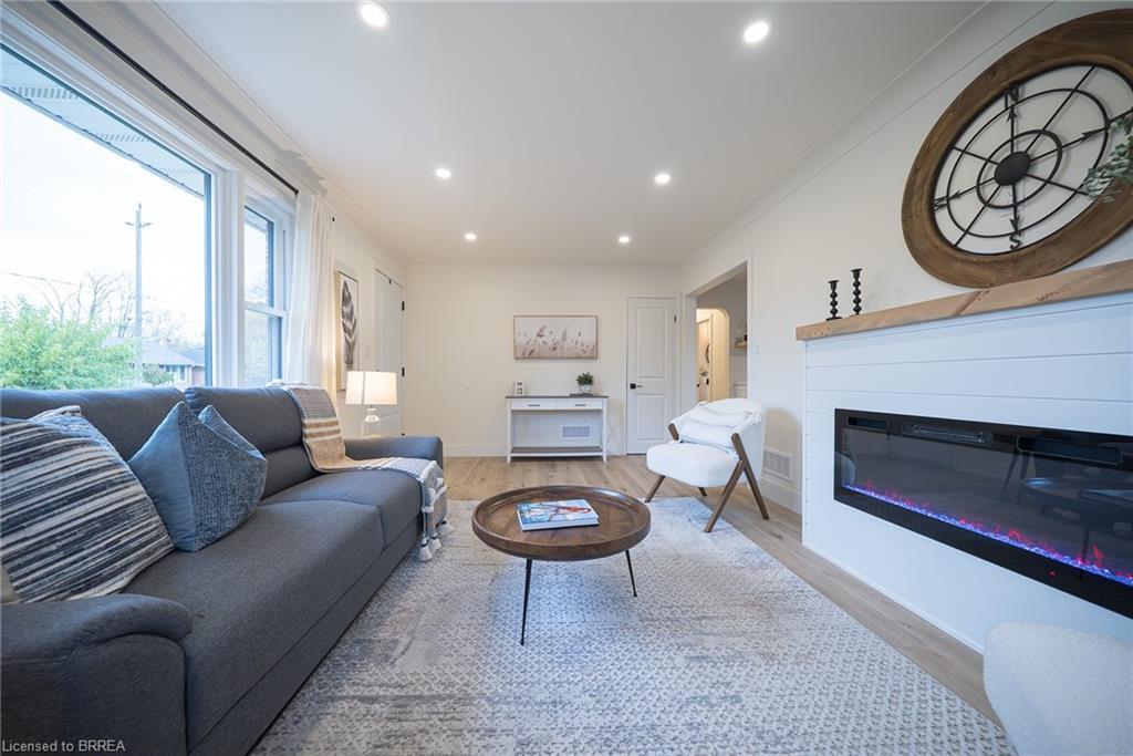 37 Rowanwood Avenue, Brantford, ON - Indoor Photo Showing Living Room With Fireplace