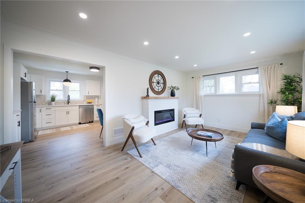 37 Rowanwood Avenue, Brantford, ON - Indoor Photo Showing Living Room With Fireplace
