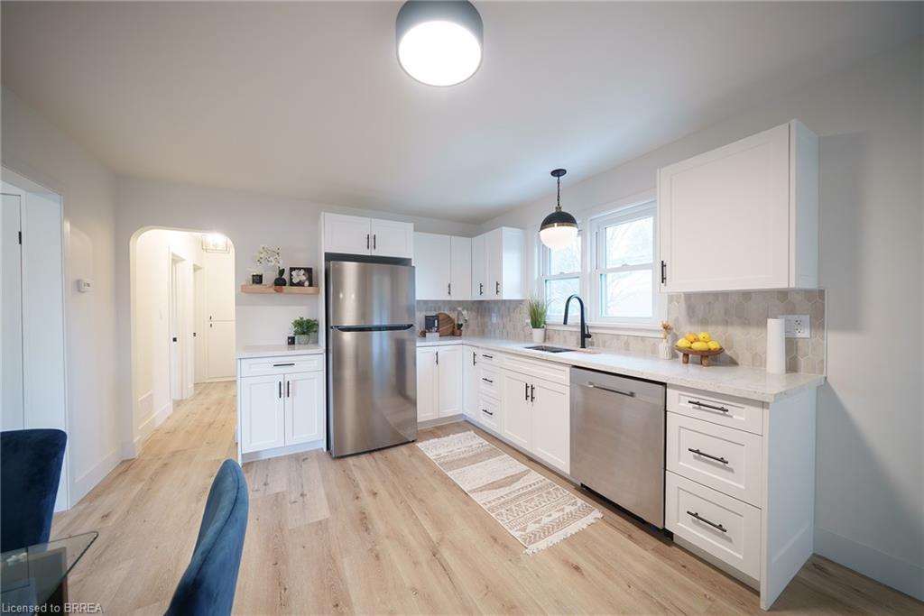 37 Rowanwood Avenue, Brantford, ON - Indoor Photo Showing Kitchen With Stainless Steel Kitchen