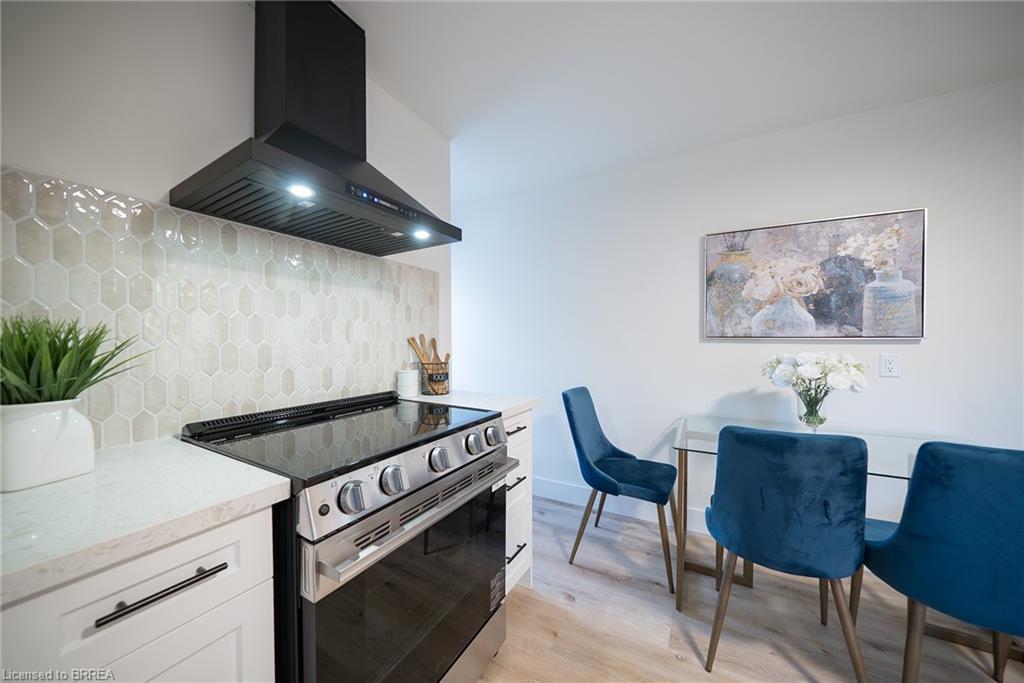 37 Rowanwood Avenue, Brantford, ON - Indoor