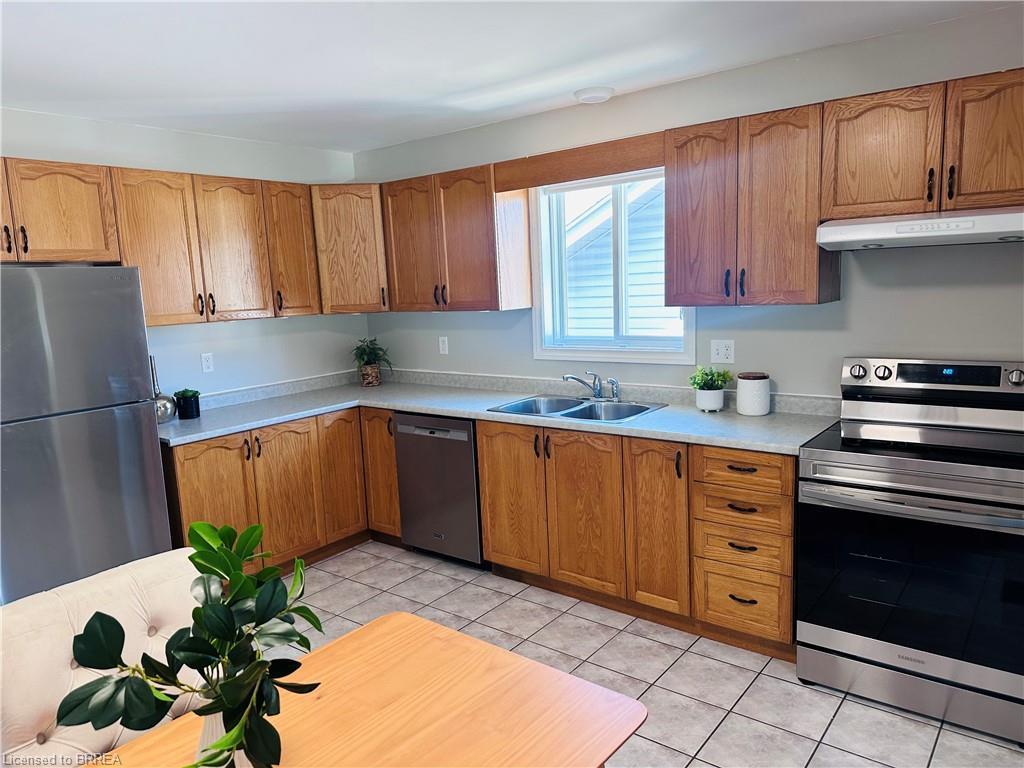 5 Cork Crescent, Brantford, ON - Indoor Photo Showing Kitchen With Double Sink