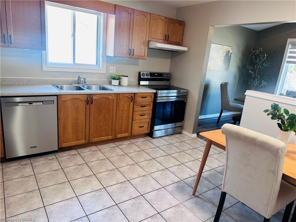 5 Cork Crescent, Brantford, ON - Indoor Photo Showing Kitchen With Double Sink