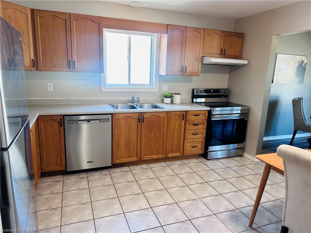 5 Cork Crescent, Brantford, ON - Indoor Photo Showing Kitchen With Double Sink