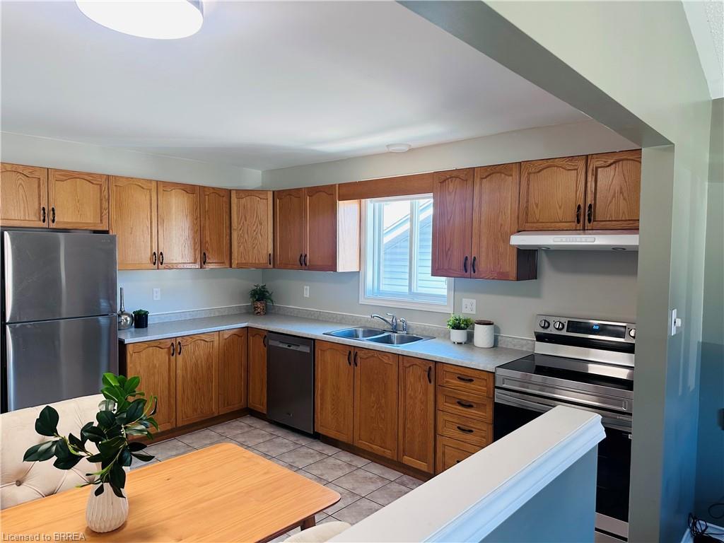 5 Cork Crescent, Brantford, ON - Indoor Photo Showing Kitchen With Double Sink