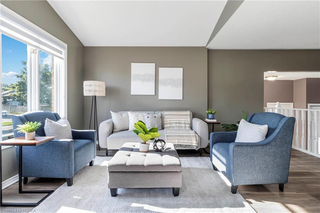 5 Cork Crescent, Brantford, ON - Indoor Photo Showing Living Room