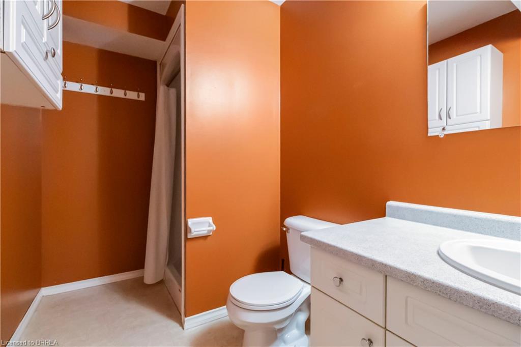 5 Cork Crescent, Brantford, ON - Indoor Photo Showing Bathroom