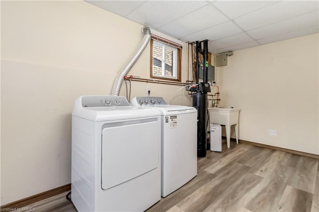 5 Cork Crescent, Brantford, ON - Indoor Photo Showing Laundry Room