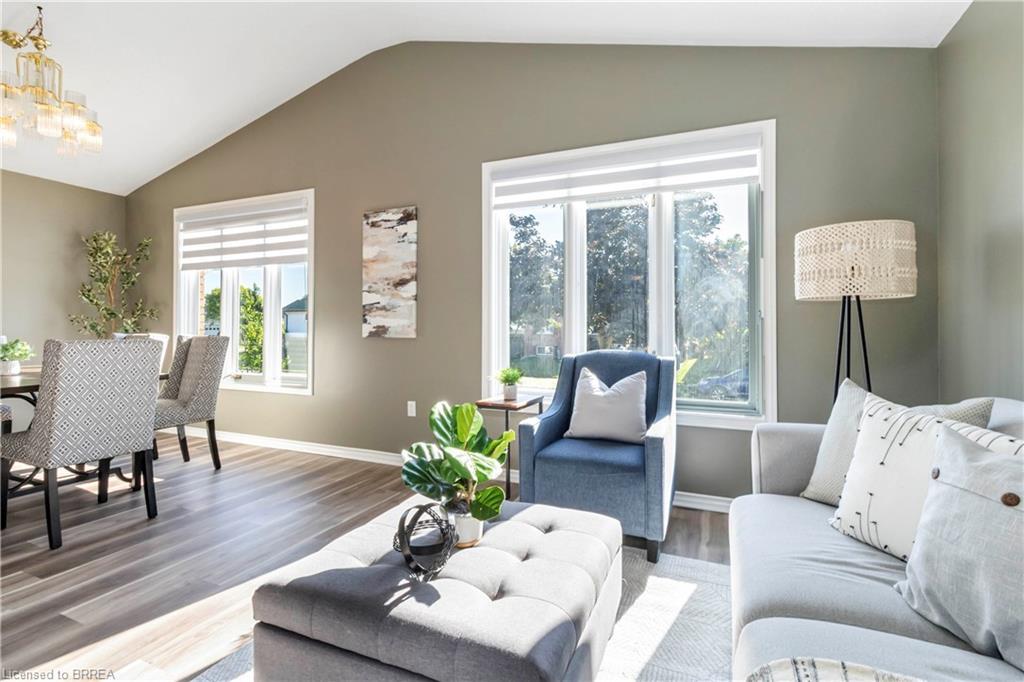 5 Cork Crescent, Brantford, ON - Indoor Photo Showing Living Room