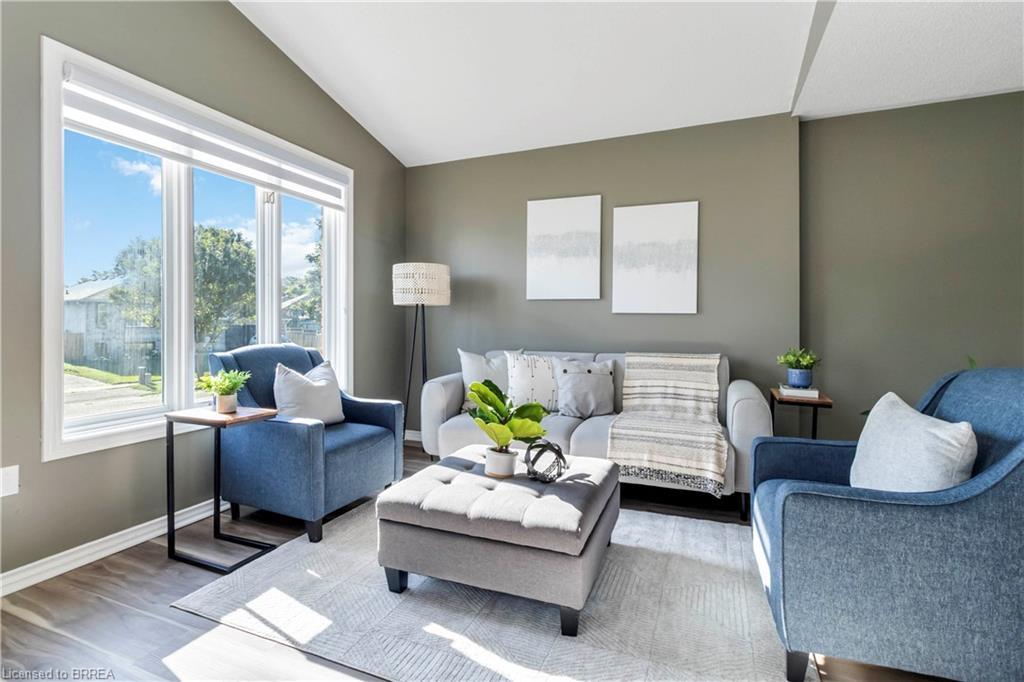 5 Cork Crescent, Brantford, ON - Indoor Photo Showing Living Room