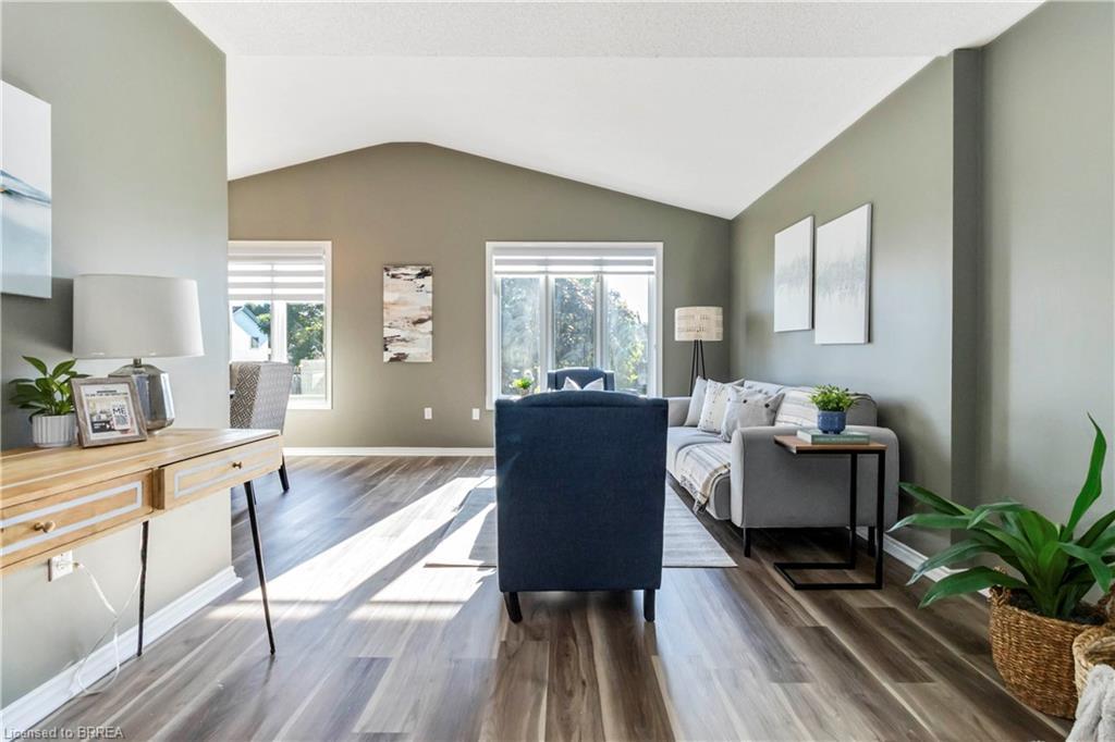 5 Cork Crescent, Brantford, ON - Indoor Photo Showing Living Room