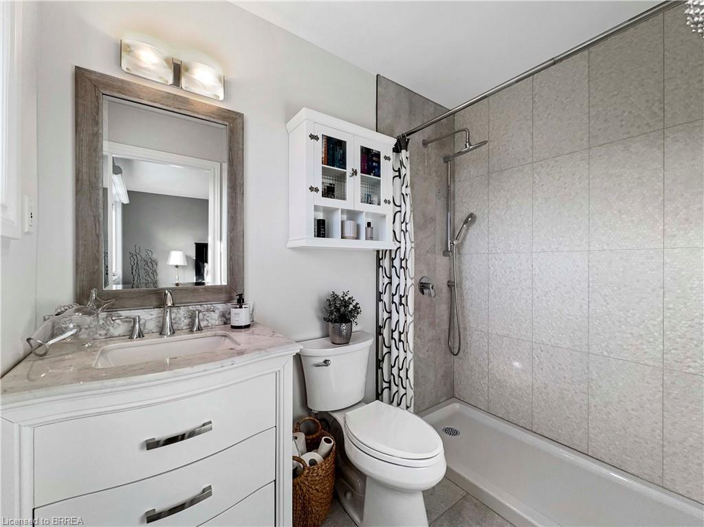 25 Bradbury Crescent, Paris, ON - Indoor Photo Showing Bathroom