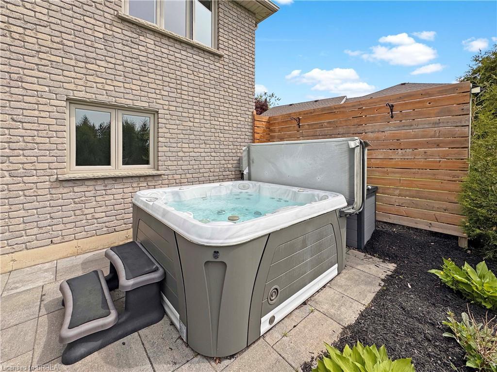 25 Bradbury Crescent, Paris, ON - Outdoor With Exterior