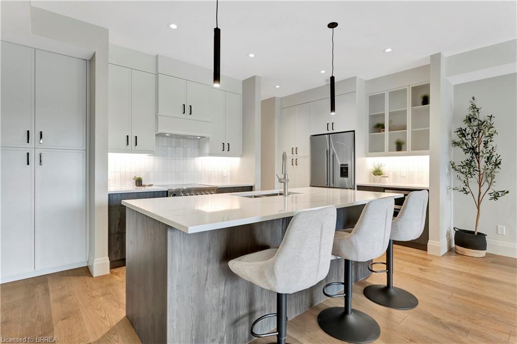 204-7 Grand River Street N, Paris, ON - Indoor Photo Showing Kitchen With Upgraded Kitchen