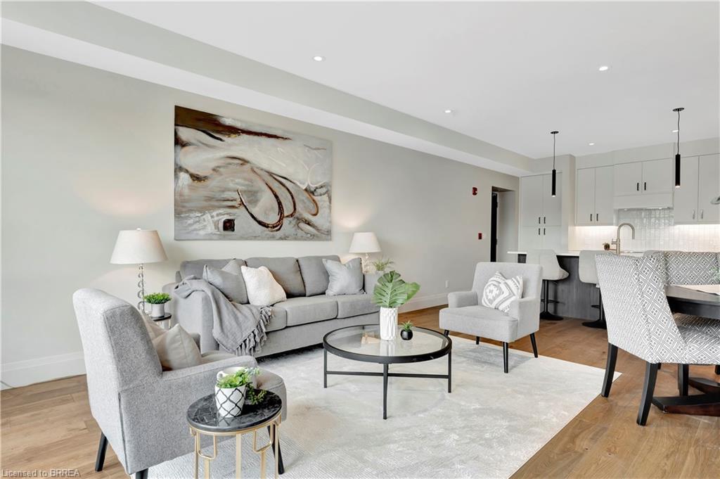 204-7 Grand River Street N, Paris, ON - Indoor Photo Showing Living Room