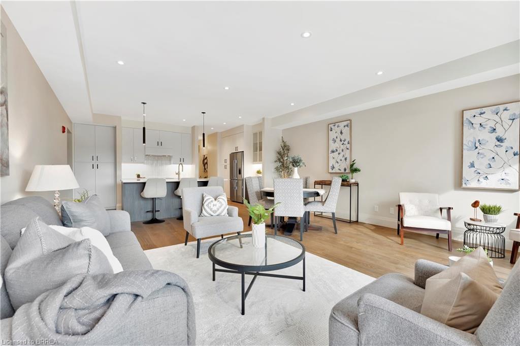 204-7 Grand River Street N, Paris, ON - Indoor Photo Showing Living Room