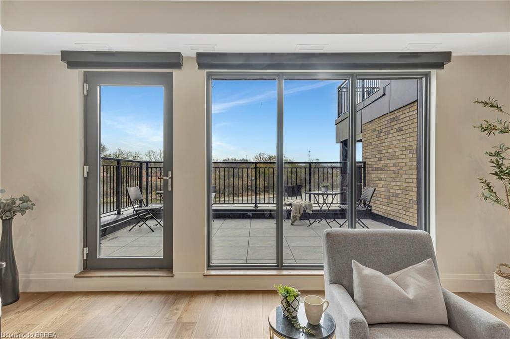 204-7 Grand River Street N, Paris, ON - Indoor