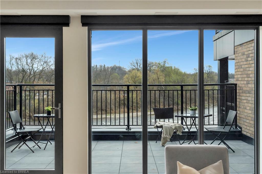 204-7 Grand River Street N, Paris, ON - With Exterior