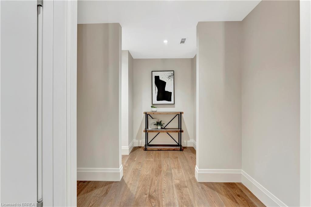 204-7 Grand River Street N, Paris, ON - Indoor Photo Showing Other Room