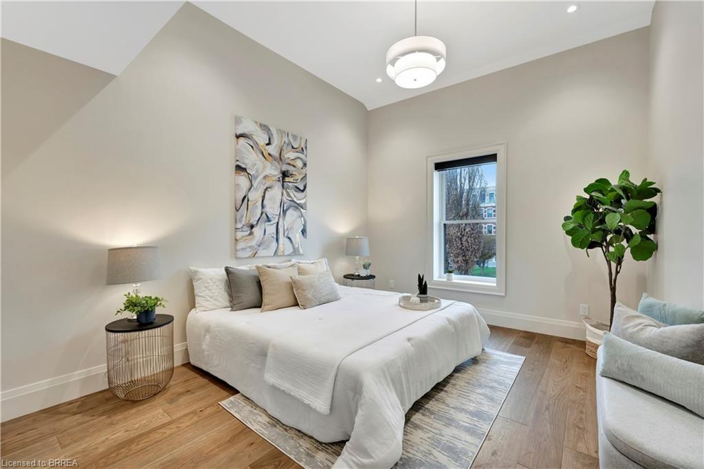 204-7 Grand River Street N, Paris, ON - Indoor Photo Showing Bedroom