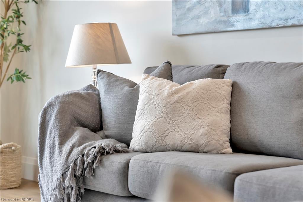 204-7 Grand River Street N, Paris, ON - Indoor