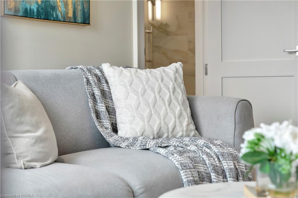 204-7 Grand River Street N, Paris, ON - Indoor Photo Showing Bedroom