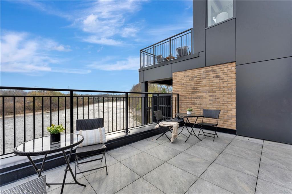 204-7 Grand River Street N, Paris, ON - Outdoor With Exterior