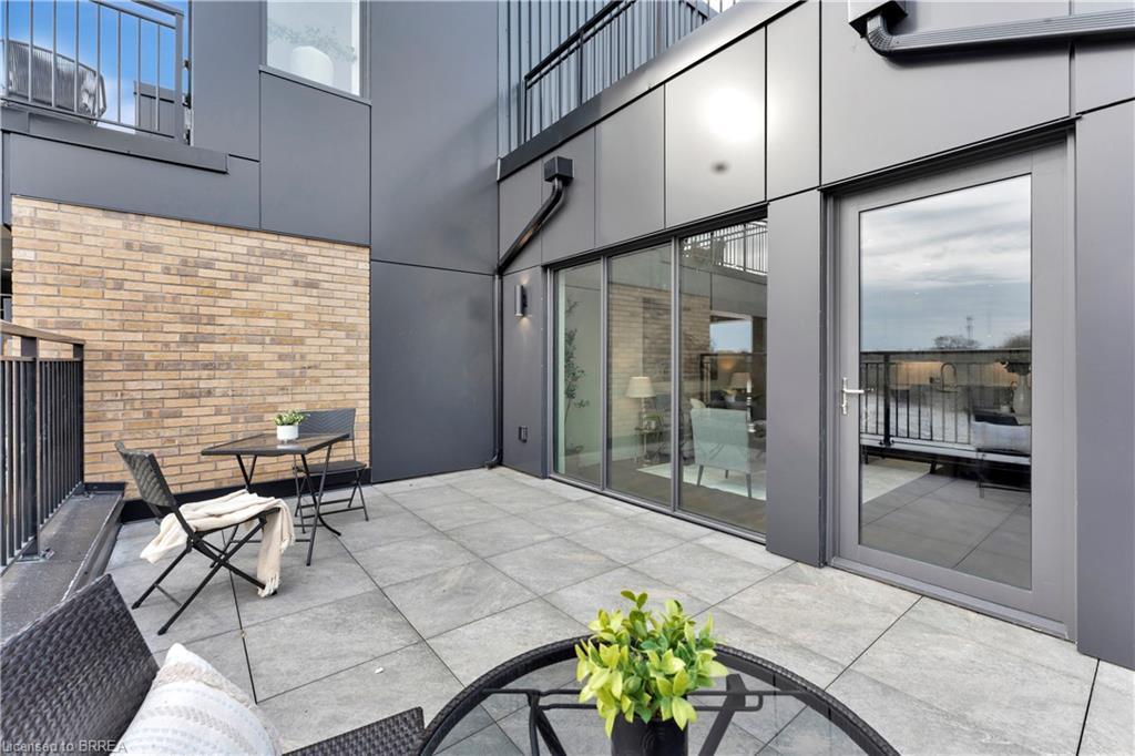 204-7 Grand River Street N, Paris, ON - Outdoor With Exterior