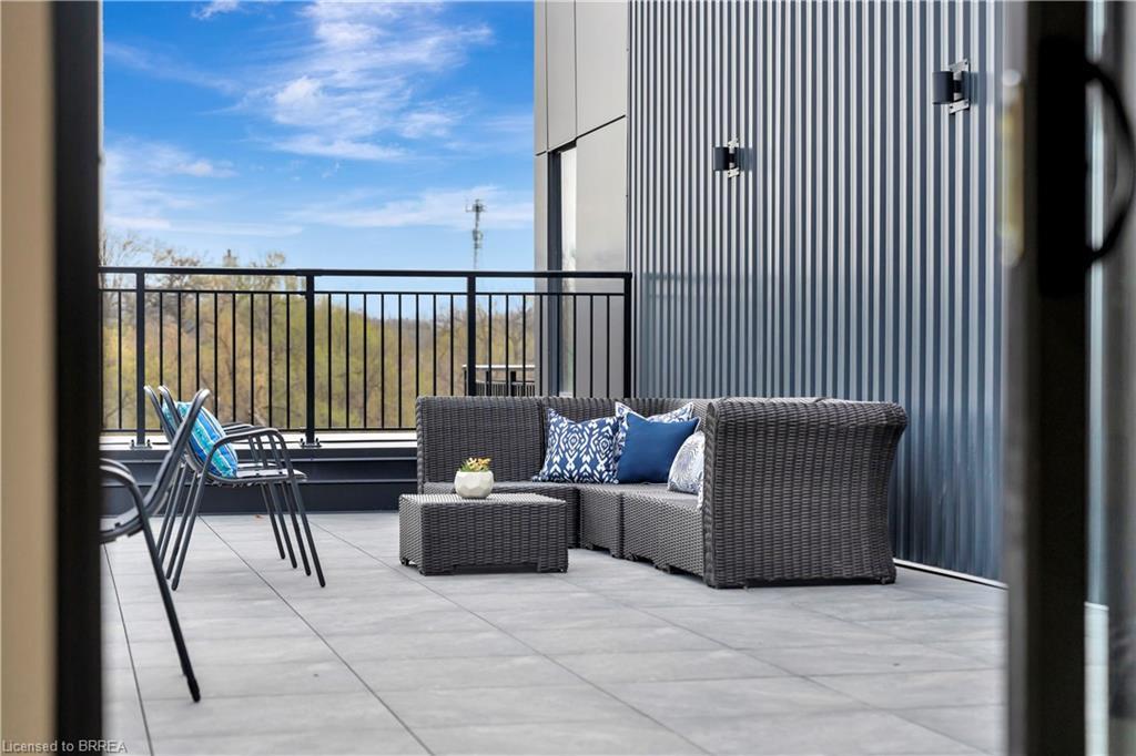 204-7 Grand River Street N, Paris, ON - With Exterior