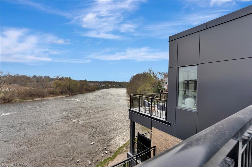 204-7 Grand River Street N, Paris, ON - Outdoor