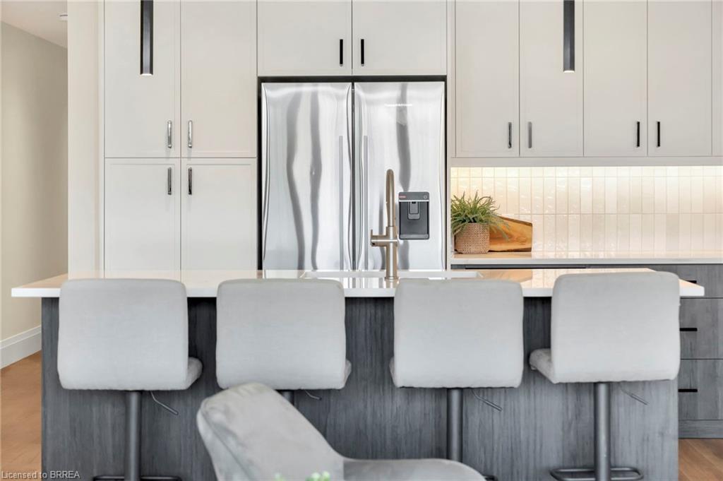 203-7 Grand River Street N, Paris, ON - Indoor Photo Showing Kitchen With Upgraded Kitchen